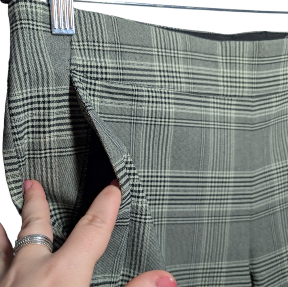Simply Vera Vera Wang Plaid Capri Pants Size L 🖤✨ - Picture 6 of 11